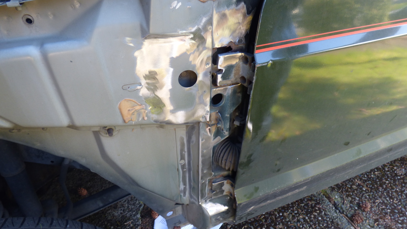 Illustration for article titled Fixing an XJ door hinge